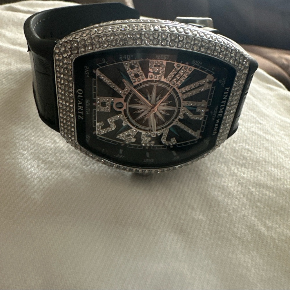 Black and Silver Men's Quartz Watch - Picture 2 of 5